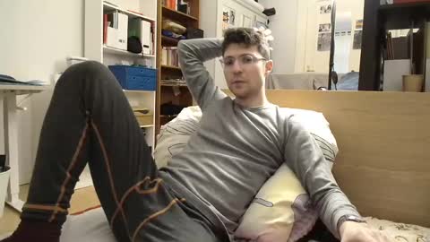 Snapshot of dantheman233 chatting on January 20, 3:28 pm Daniel online show from January 20, 3:28 pm