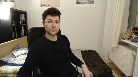 Snapshot of dantheman233 chatting on February 9, 7:19 pm Daniel online show from February 9, 7:19 pm