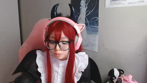 danyelleeyermann online show from May 7, 12:54 pm