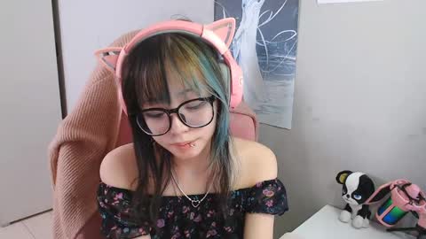 danyelleeyermann online show from May 14, 1:18 pm