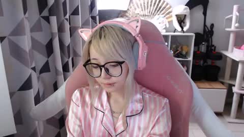 danyelleeyermann online show from July 7, 1:15 pm