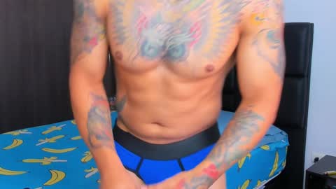 danyfitguy_ online show from December 5, 1:38 pm