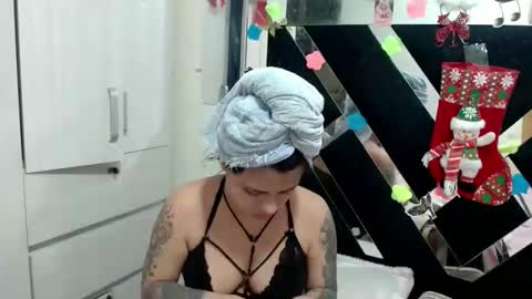 daphne877046 online show from November 17, 6:46 pm