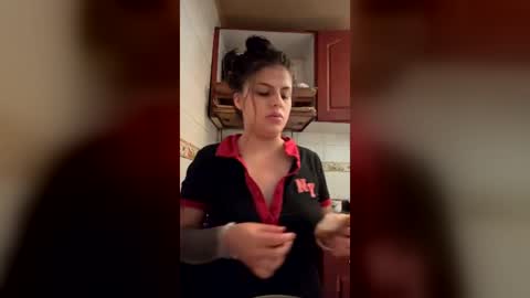 Snapshot of daphne877046 chatting on June 29, 7:47 pm daphne877046 online show from June 29, 7:47 pm
