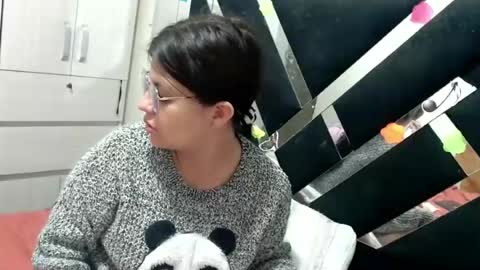 Snapshot of daphne877046 chatting on July 5, 8:16 pm daphne877046 online show from July 5, 8:16 pm