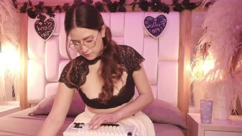 daphne_and_roger online show from April 8, 11:43 am