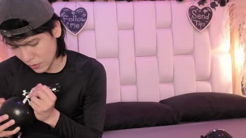 daphne_and_roger online show from April 16, 11:22 am