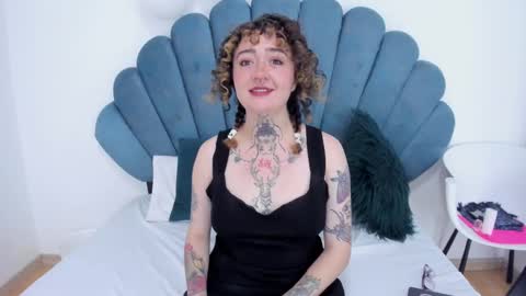 Daphne Blunt online show from December 7, 3:58 am