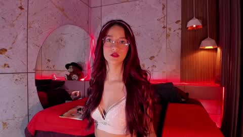 Daphne online show from February 7, 11:45 am