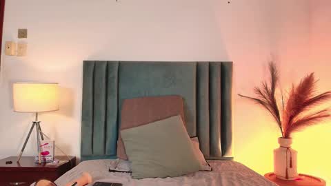 DAPHNE BEAUMONT online show from September 27, 12:32 pm