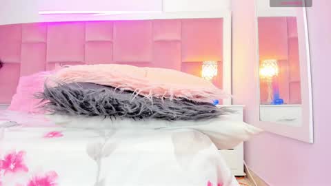 Snapshot of daphnelloyd chatting on December 3, 12:35 am Daphne online show from December 3, 12:35 am