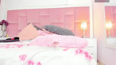 Snapshot of daphnelloyd chatting on December 9, 11:13 pm Daphne online show from December 9, 11:13 pm