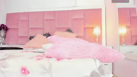 Snapshot of daphnelloyd chatting on December 18, 11:40 pm Daphne online show from December 18, 11:40 pm