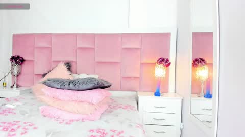 Snapshot of daphnelloyd chatting on January 26, 12:58 am Daphne online show from January 26, 12:58 am