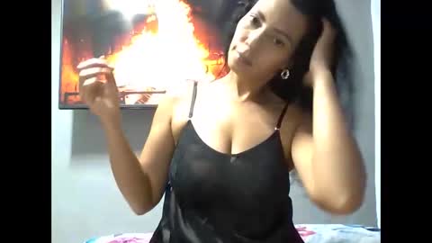 Snapshot of daphnerosses chatting on October 16, 2:40 pm daphnerosses online show from October 16, 2:40 pm