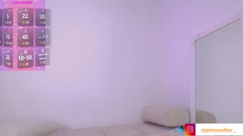 Snapshot of daphnewalker__ chatting on October 24, 11:17 am Daphne online show from October 24, 11:17 am