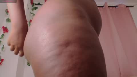 Snapshot of daphnewalker__ chatting on April 18, 1:37 pm Daphne online show from April 18, 1:37 pm