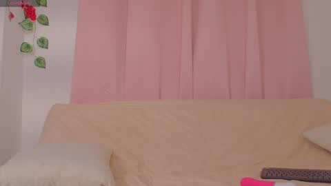 Snapshot of daphnewalker__ chatting on May 1, 11:59 am Daphne online show from May 1, 11:59 am
