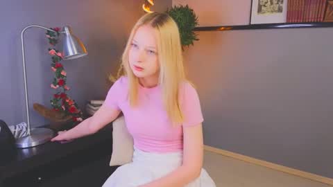 Kami online show from November 19, 3:28 am