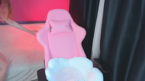 Snapshot of daria_rain chatting on December 11, 2:52 am Daria ---- online show from December 11, 2:52 am