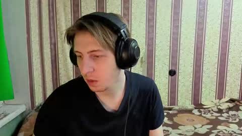 darienlarge online show from December 19, 5:03 am