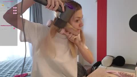 Snapshot of darilboom chatting on December 4, 9:40 am darilboom online show from December 4, 9:40 am