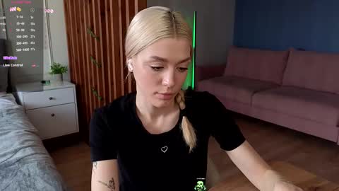 Snapshot of darilboom chatting on March 12, 12:44 pm darilboom online show from March 12, 12:44 pm