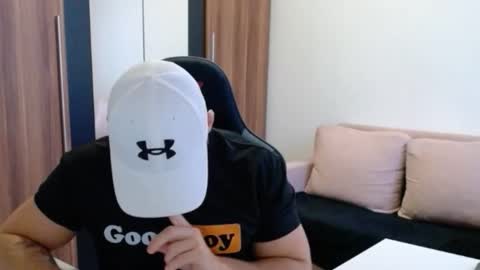 darius_94 online show from November 23, 6:35 am