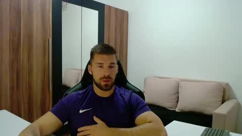 darius_94 online show from November 28, 5:43 am