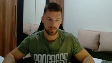 darius_94 online show from January 18, 5:55 am