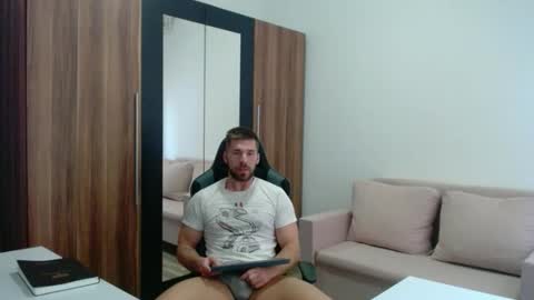 darius_94 online show from March 13, 11:50 am