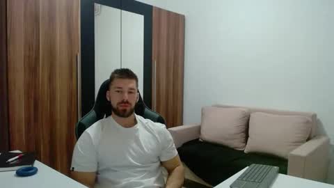 darius_94 online show from March 25, 4:18 am