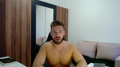 darius_94 online show from March 28, 5:40 am