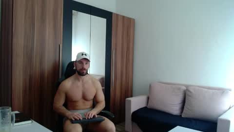 darius_94 online show from April 11, 7:45 am