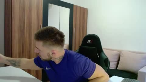 darius_94 online show from April 16, 4:13 am