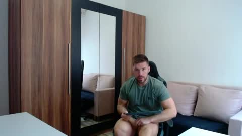 darius_94 online show from May 1, 5:56 am