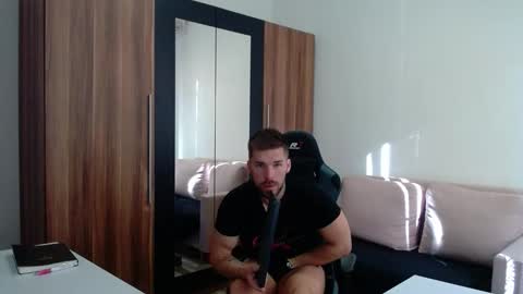 darius_94 online show from May 3, 5:57 am