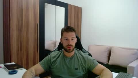darius_94 online show from May 8, 4:40 am