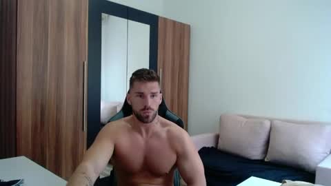 darius_94 online show from May 16, 10:36 am