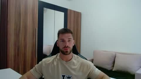 darius_94 online show from May 17, 10:55 am