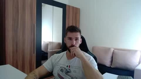 darius_94 online show from May 28, 7:27 am
