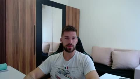 darius_94 online show from May 29, 4:21 am