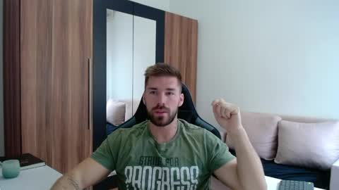 darius_94 online show from May 30, 4:42 am