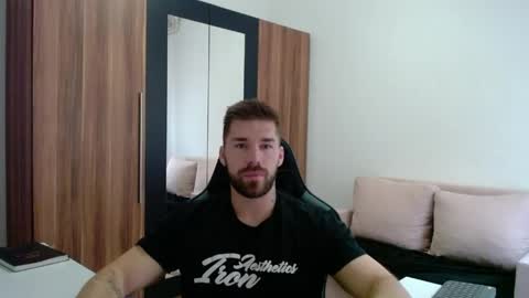 darius_94 online show from May 31, 4:42 am