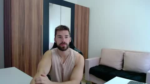 Snapshot of darius_94 chatting on June 20, 8:39 am darius_94 online show from June 20, 8:39 am