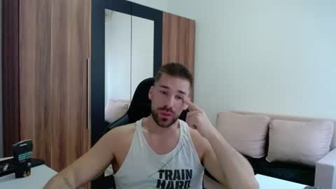Snapshot of darius_94 chatting on June 28, 4:29 am darius_94 online show from June 28, 4:29 am