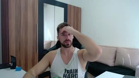 Snapshot of darius_94 chatting on July 7, 7:09 am darius_94 online show from July 7, 7:09 am