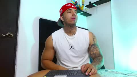 Darius Phoenix  online show from February 27, 8:31 pm