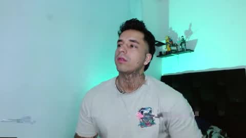 Darius Phoenix  online show from April 6, 7:15 pm