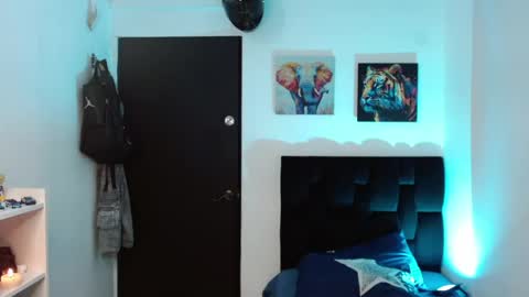 Darius Phoenix  online show from April 15, 6:59 pm